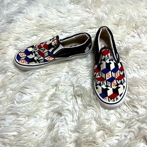 Vans Women’s Multi Colored Low Top Slip On Sneakers. Size 8